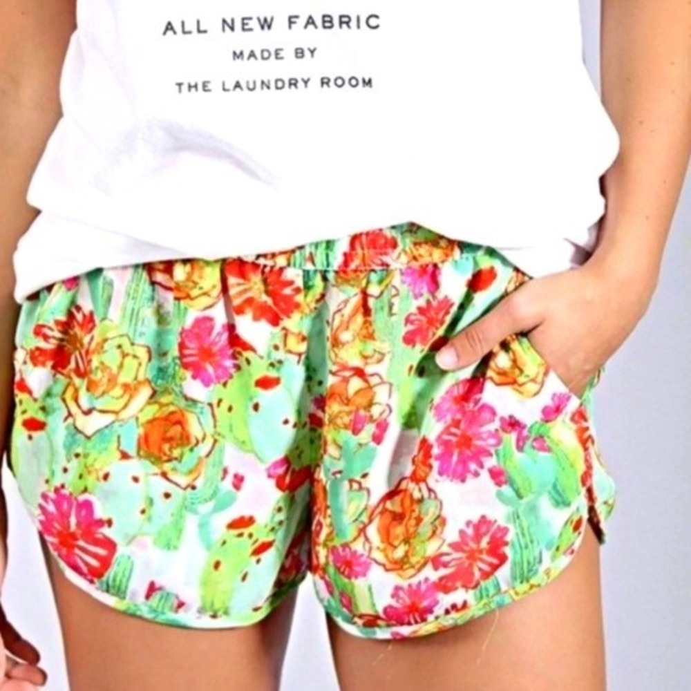 Show Me Your Mumu‎ Shorts Size Medium Floral Romantic Vacation Beach